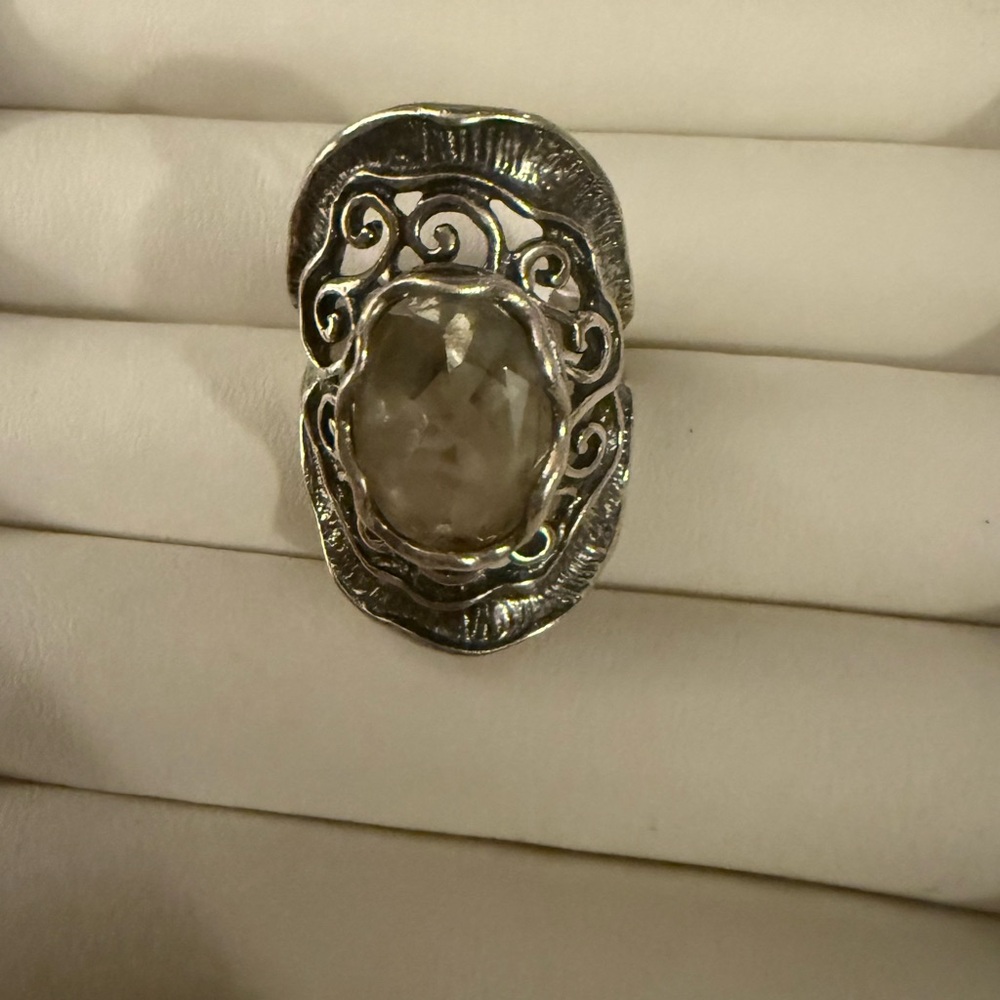 Elegant Silver Swirl Ring